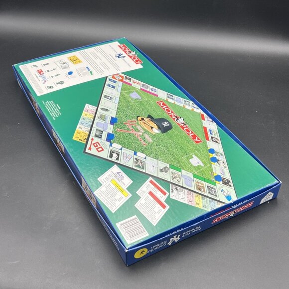 Monopoly: New York Yankees Collector's Edition (2001 Hasbro) - Picture 10 of 13